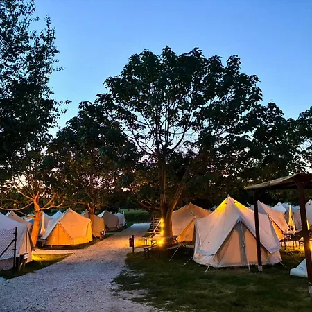 Pilgrim Camp ラグジュアリーテント オ・ペドロウソ