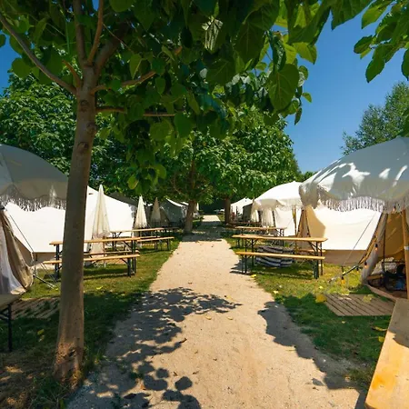 Роскошный шатер Pilgrim Camp